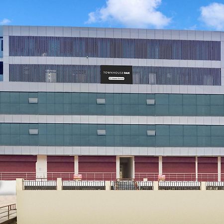 Townhouse Oak Sarusajai Stadium Dispur ภายนอก รูปภาพ