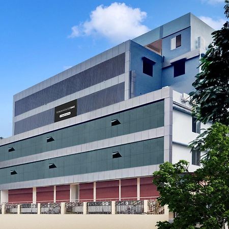 Townhouse Oak Sarusajai Stadium Dispur ภายนอก รูปภาพ