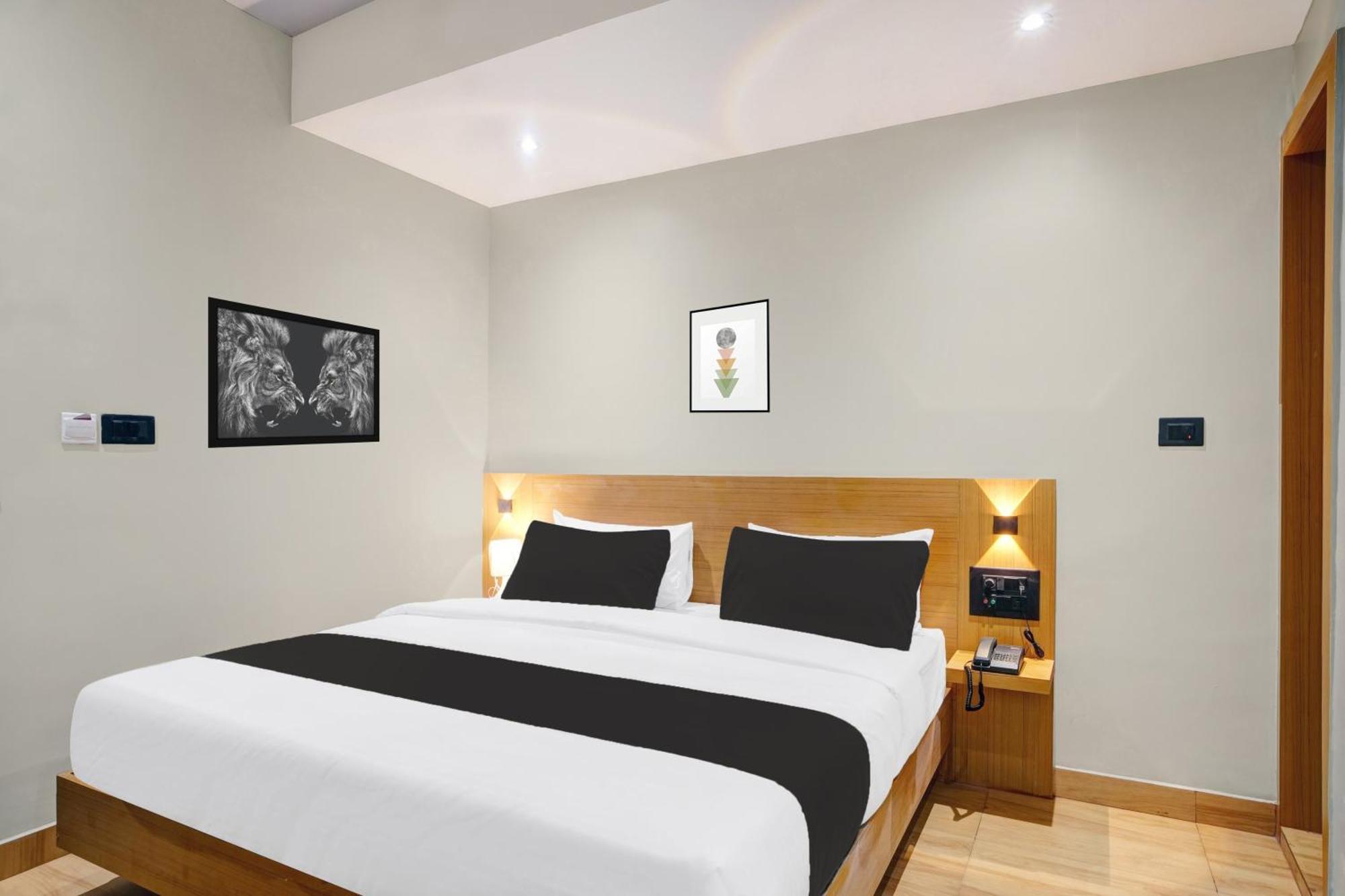 Townhouse Oak Sarusajai Stadium Dispur ภายนอก รูปภาพ