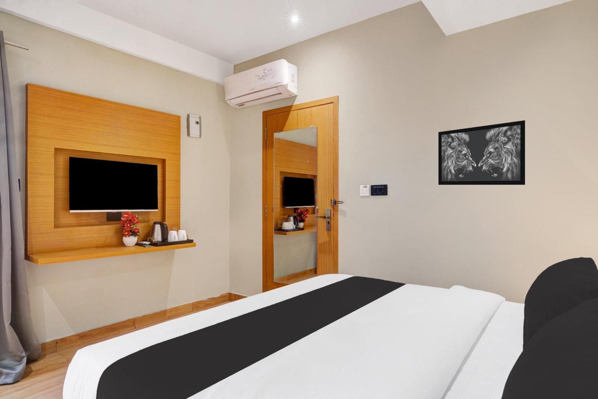 Townhouse Oak Sarusajai Stadium Dispur ภายนอก รูปภาพ