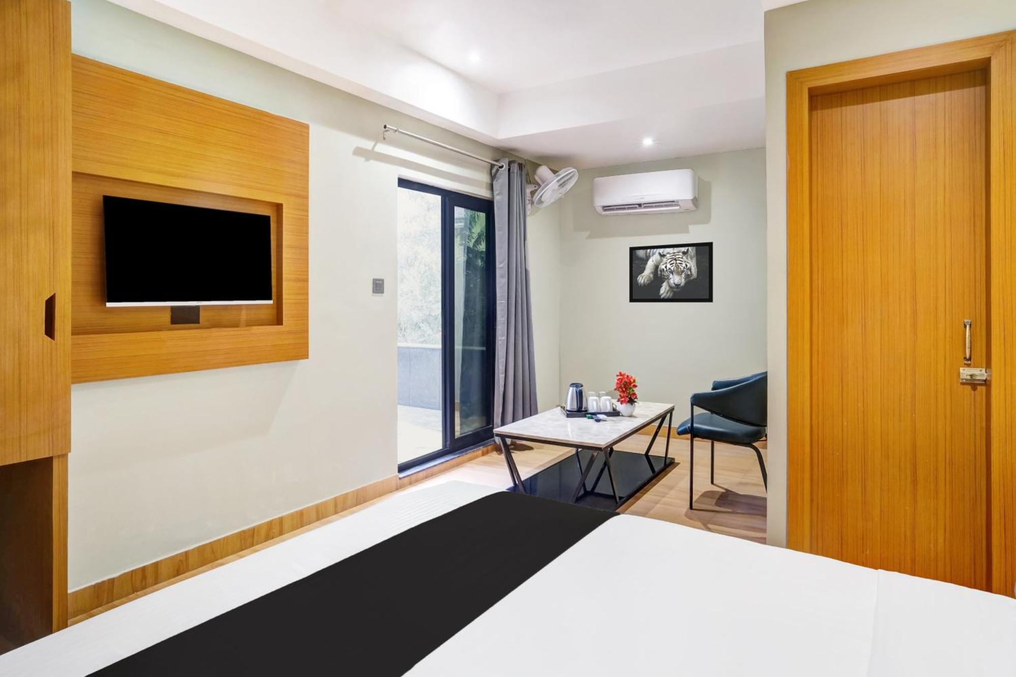 Townhouse Oak Sarusajai Stadium Dispur ภายนอก รูปภาพ