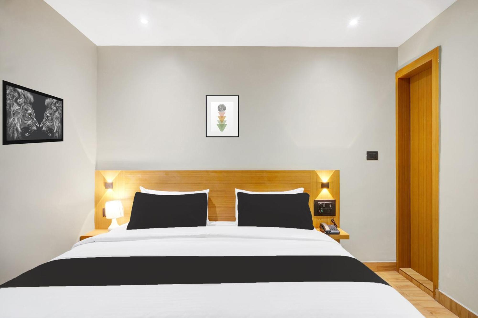 Townhouse Oak Sarusajai Stadium Dispur ภายนอก รูปภาพ