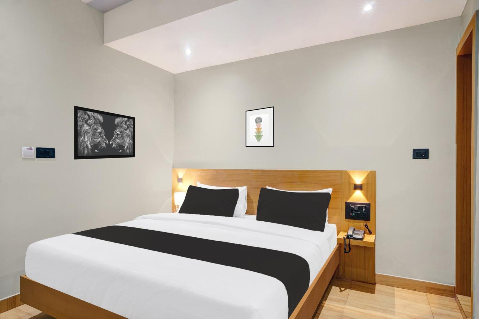 Townhouse Oak Sarusajai Stadium Dispur ภายนอก รูปภาพ