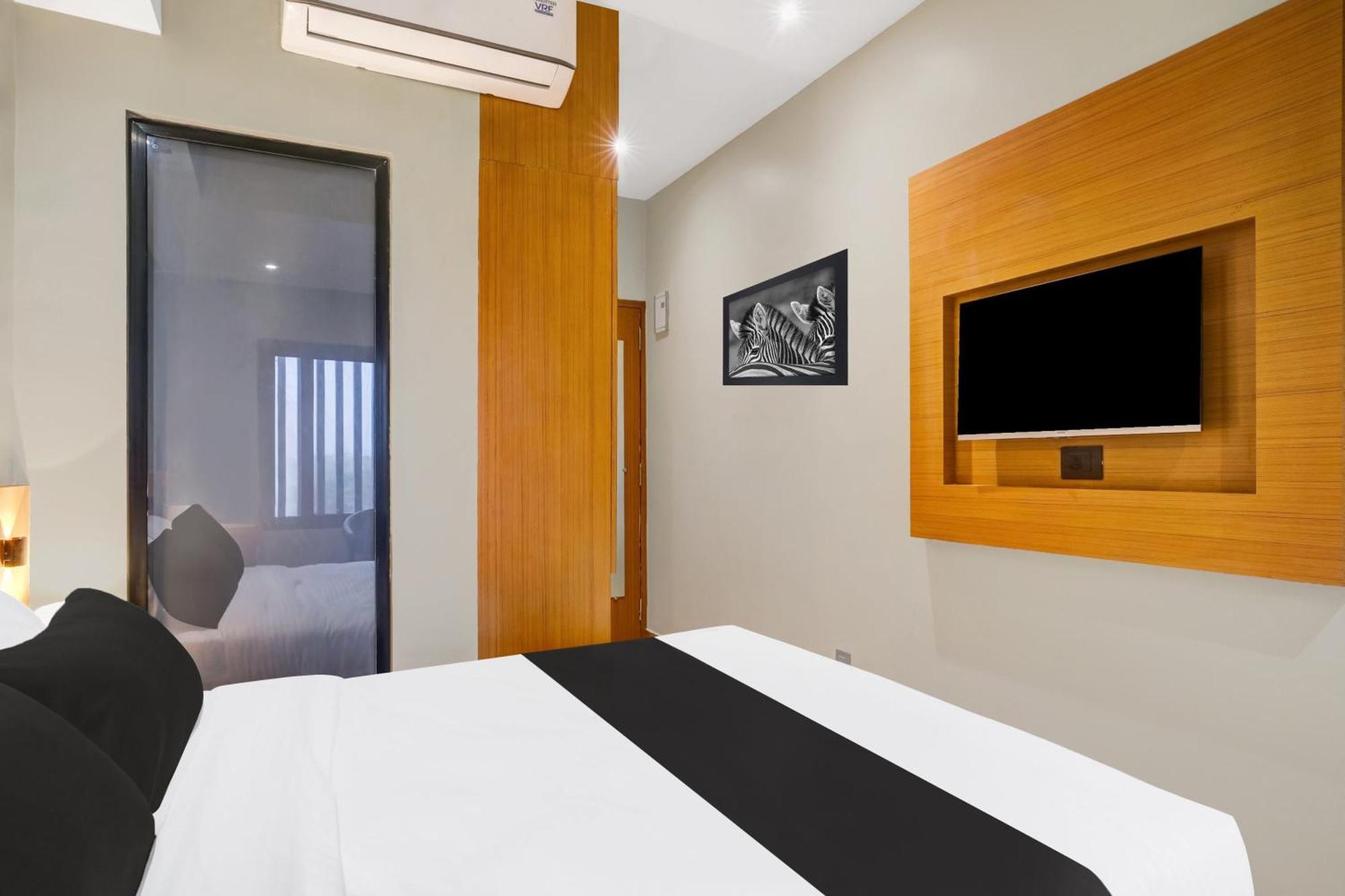 Townhouse Oak Sarusajai Stadium Dispur ภายนอก รูปภาพ
