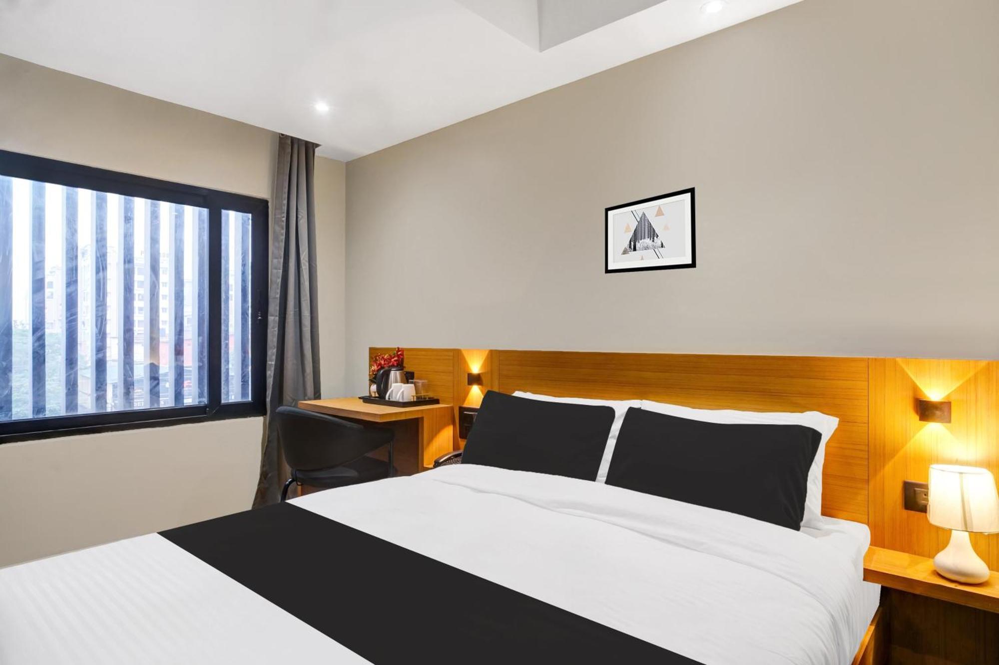 Townhouse Oak Sarusajai Stadium Dispur ภายนอก รูปภาพ